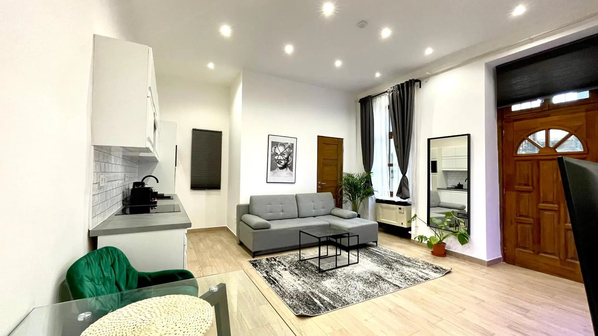 Smart Home Near The Westend City Center Budapest Apartment