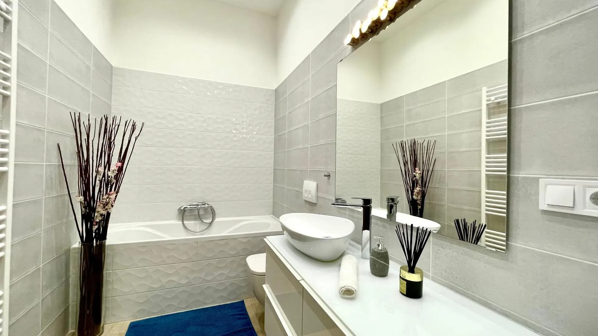 Smart Home Near The Westend City Center Budapest