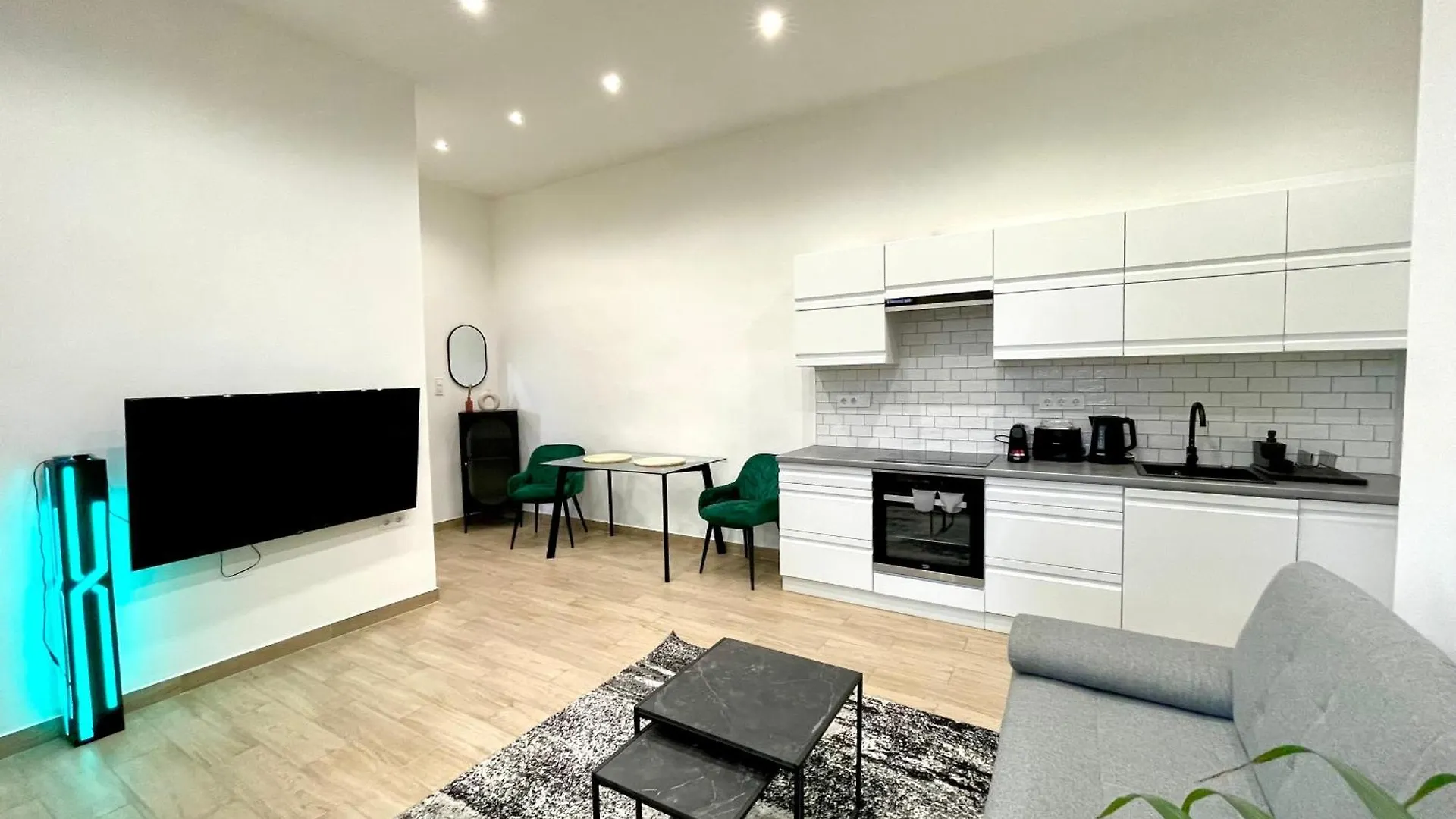 Smart Home Near The Westend City Center Budapest