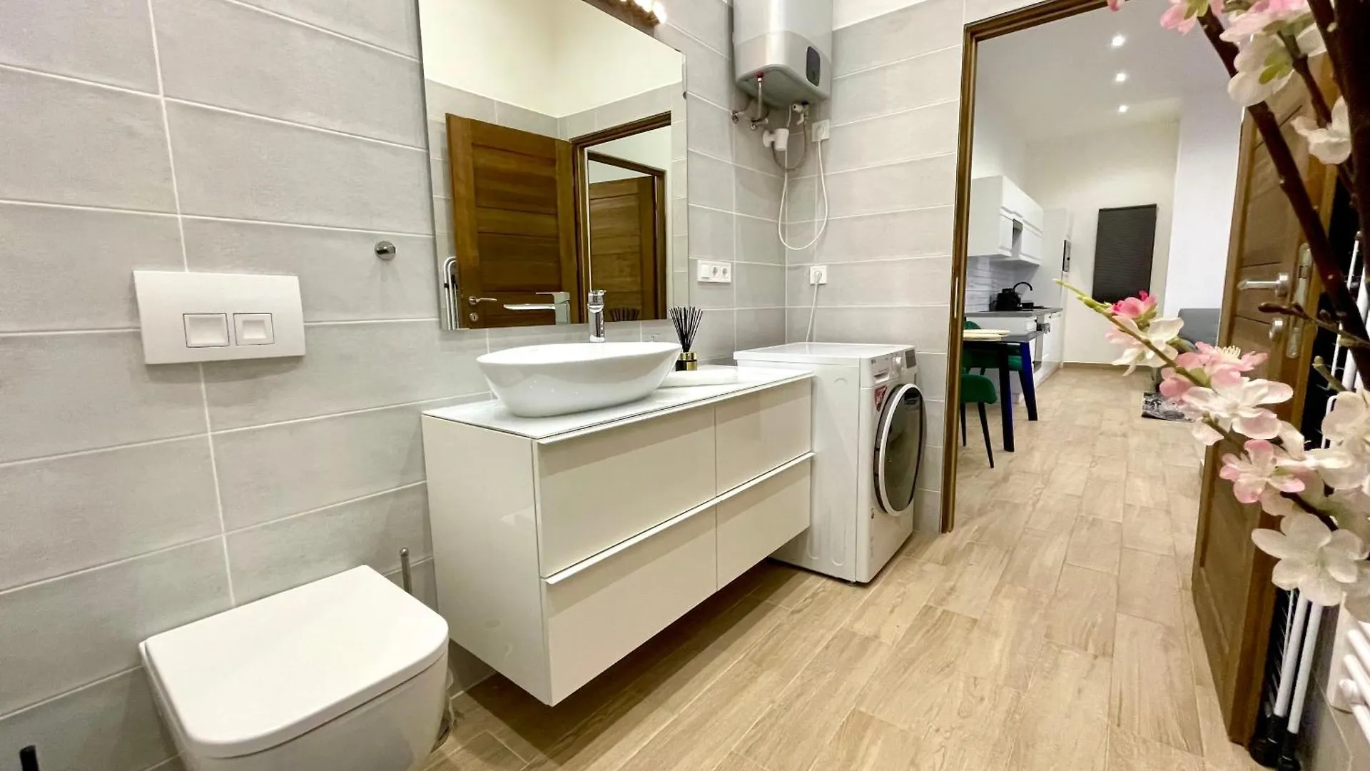 Smart Home Near The Westend City Center Budapest